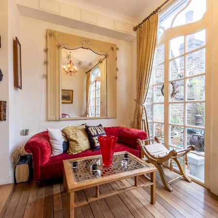 Pass The Keys Split-Floors Antique Apartment In Portobello Road Londra Esterno foto