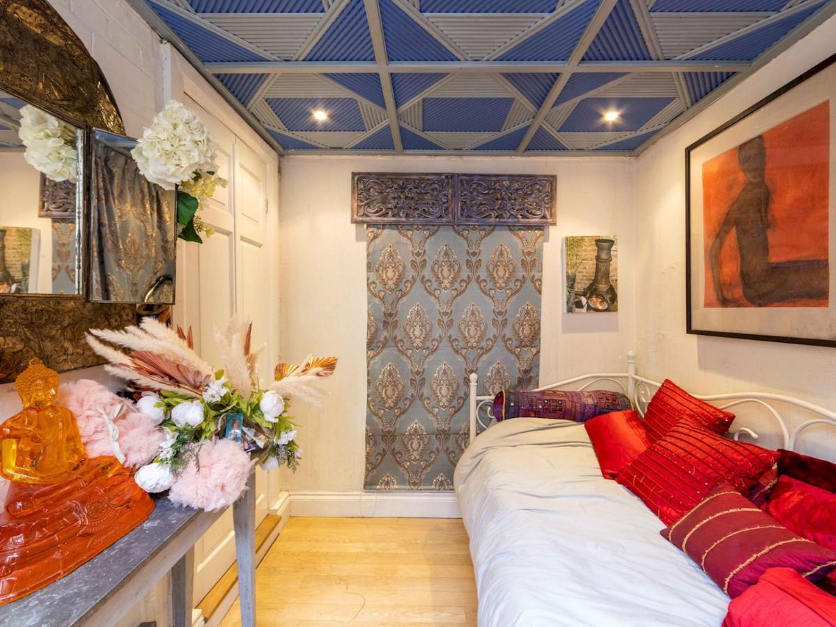 Pass The Keys Split-Floors Antique Apartment In Portobello Road Londra Esterno foto