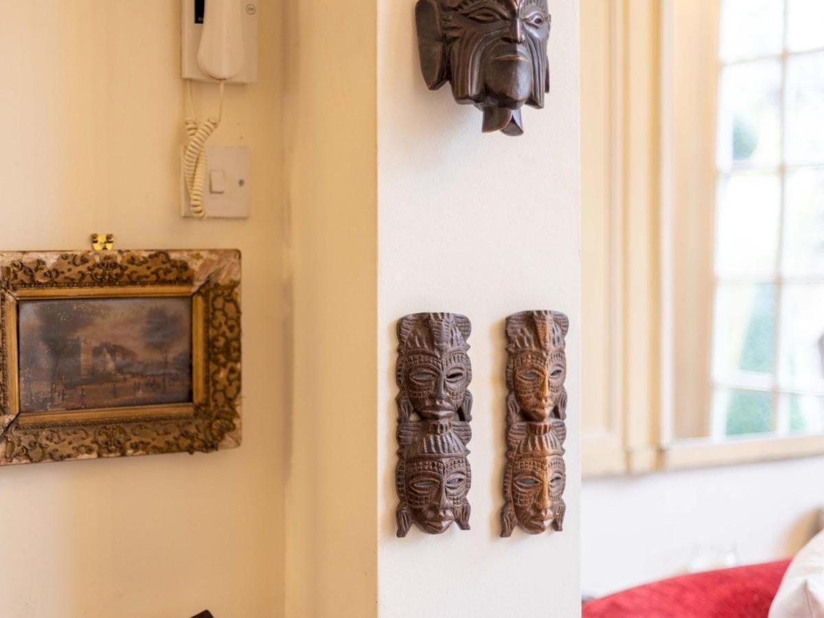 Pass The Keys Split-Floors Antique Apartment In Portobello Road Londra Esterno foto