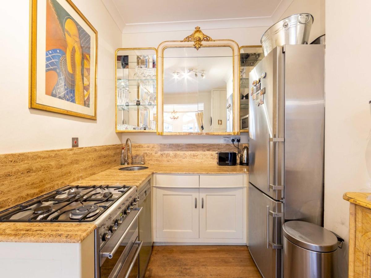 Pass The Keys Split-Floors Antique Apartment In Portobello Road Londra Esterno foto