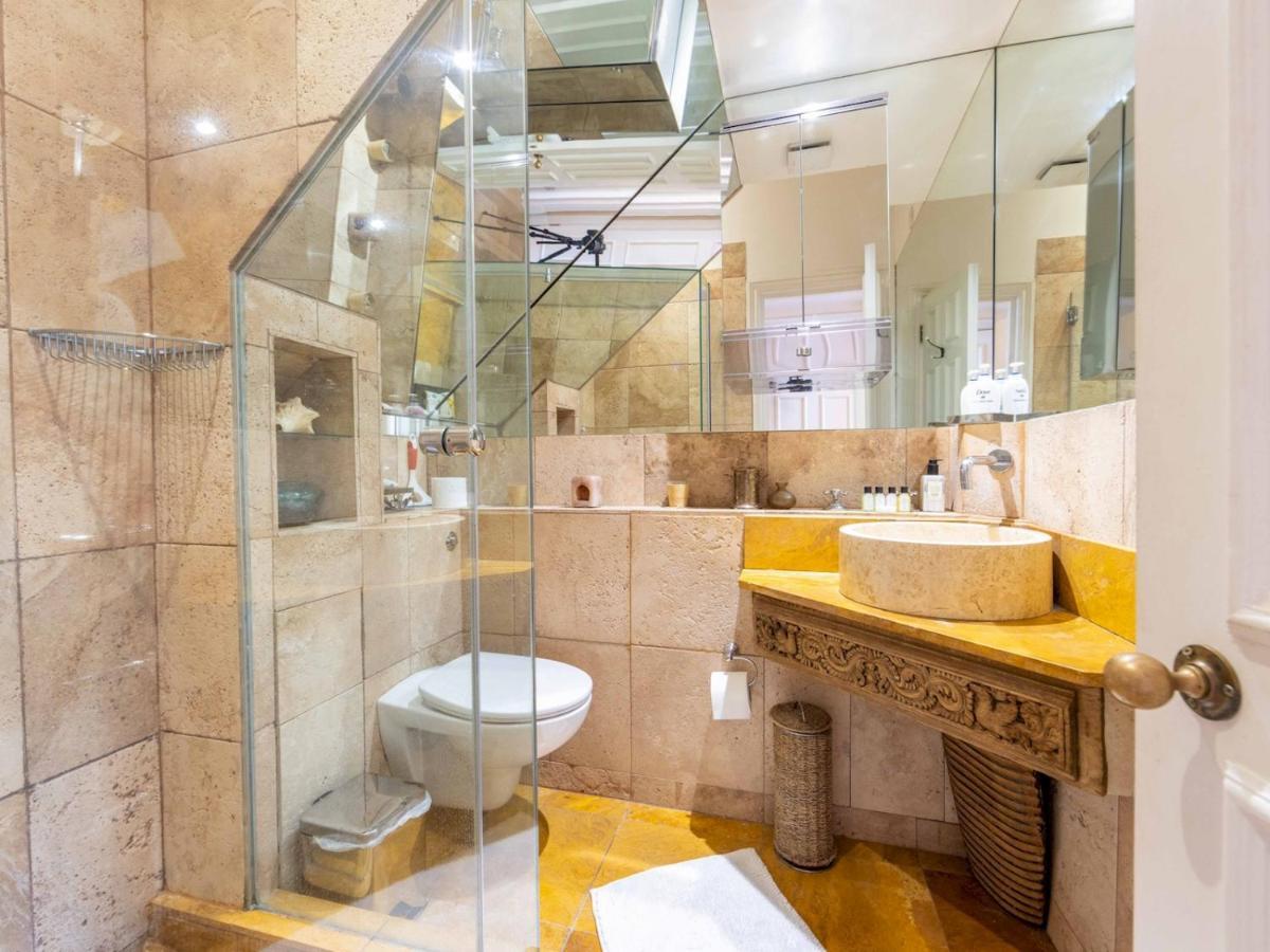 Pass The Keys Split-Floors Antique Apartment In Portobello Road Londra Esterno foto