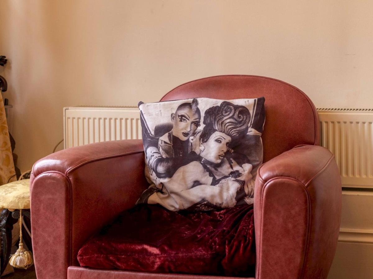 Pass The Keys Split-Floors Antique Apartment In Portobello Road Londra Esterno foto